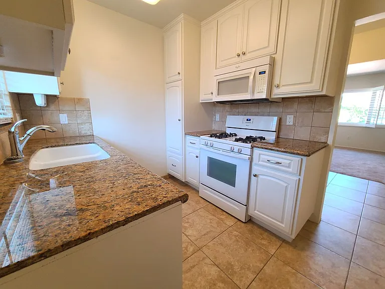 613 Pine Ave #619 — Photo 7