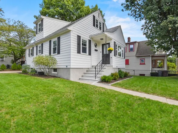 4 Corbett Ave, Dedham, MA 02026