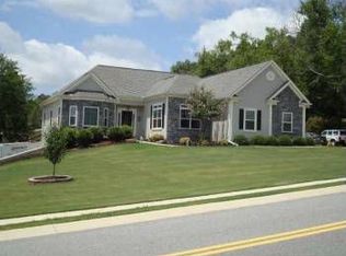 104 Manor Dr, Commerce, GA 30530