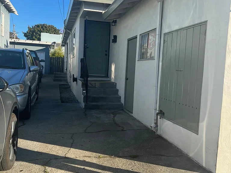 428 34th St — Photo 2