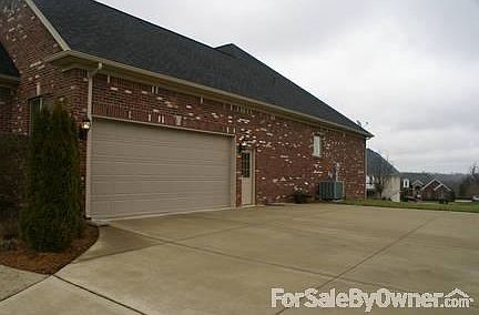 2 1/2 Car Garage