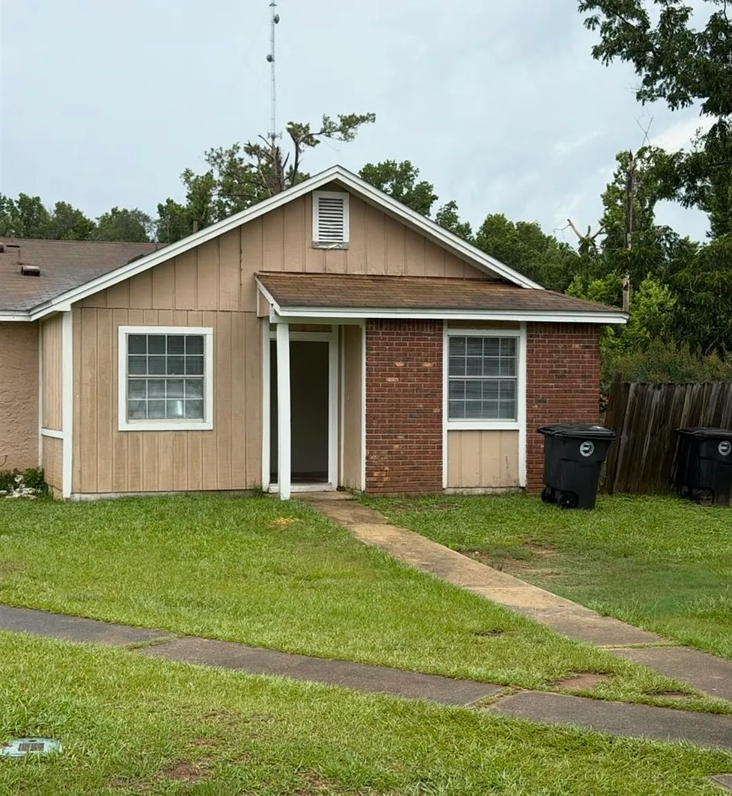 2 bed, 854 sqft, $950 — Photo 1