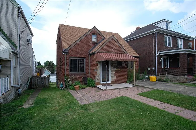 233 E James St photo 1