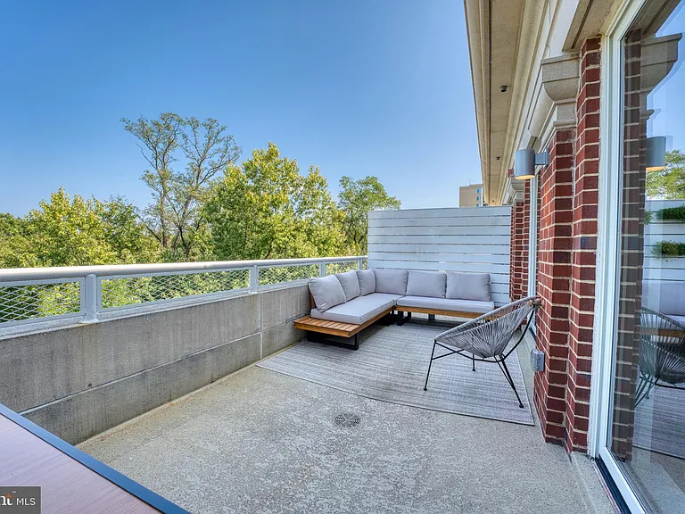 635 Slaters Ln #306 — Photo 18