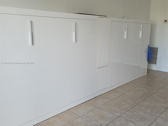 3rd image of 18031 Biscayne Blvd APT 201