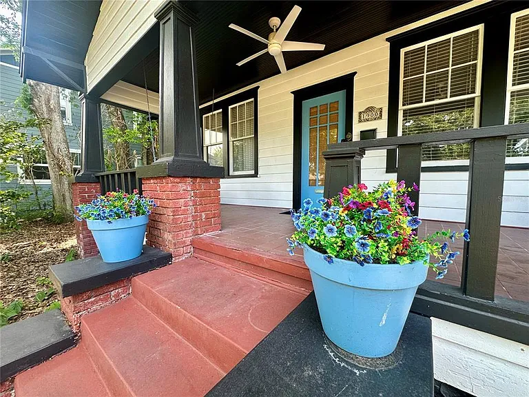 1900 E Jefferson St — Photo 2