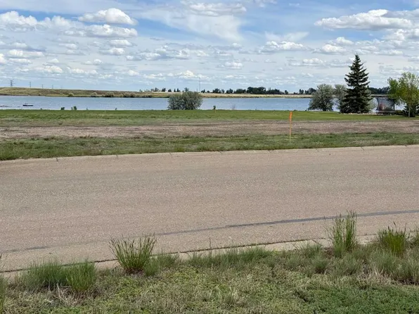 27 Kingfisher Bay, Newell County, AB T1R 0X6