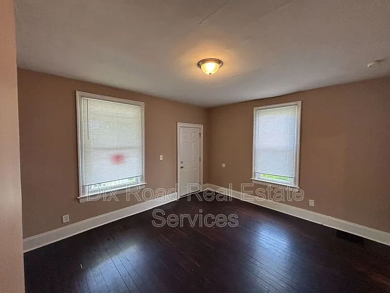 332 Hudson Ave — Photo 10
