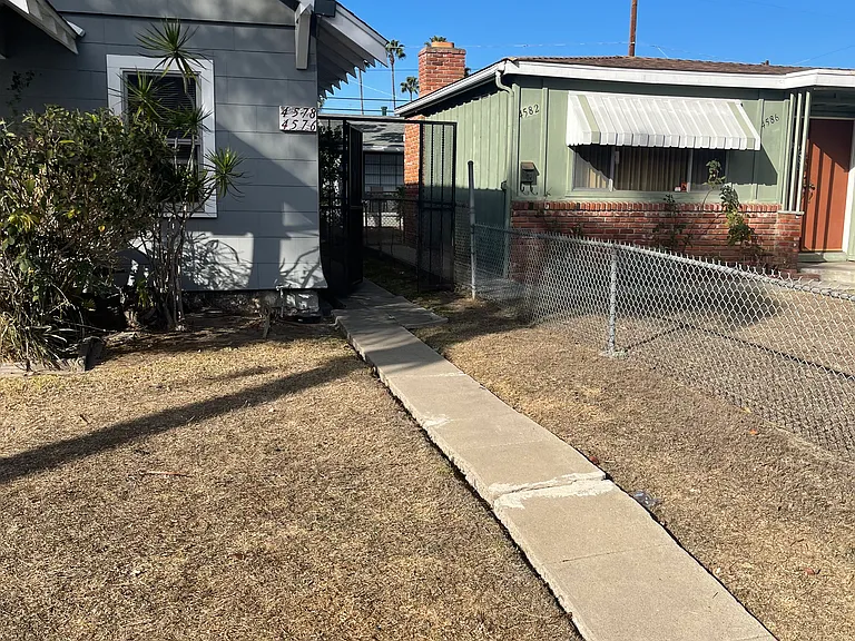 gate to the right takes you to 4576