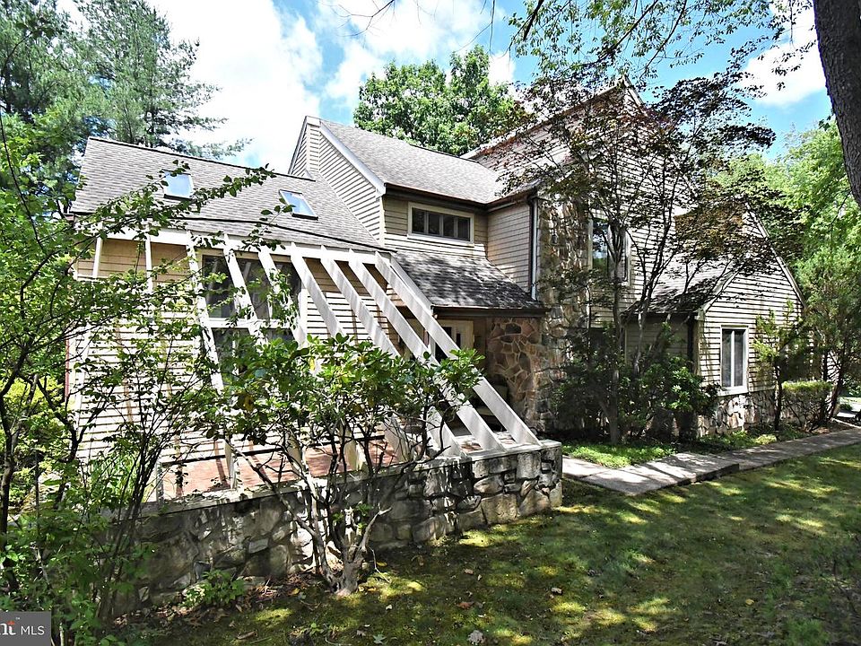 1st image of 22 Wychwood Ln