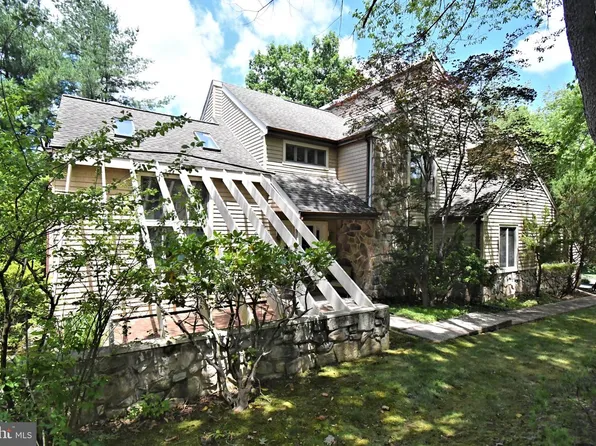 22 Wychwood Ln, Langhorne, PA 19047