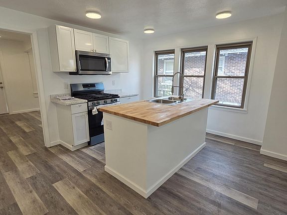 2nd image of 1004 E Delmar St