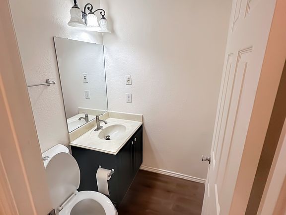 5th image of 1142 Castlewood Ct