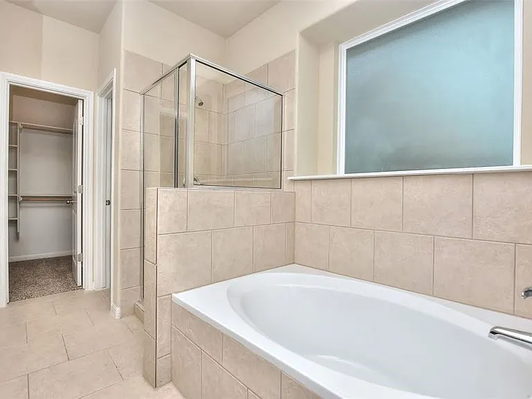 7993 Arezzo Dr — Photo 18