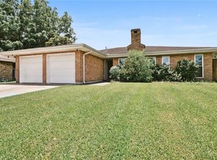 832 Holt Pl, Gretna, LA 70056