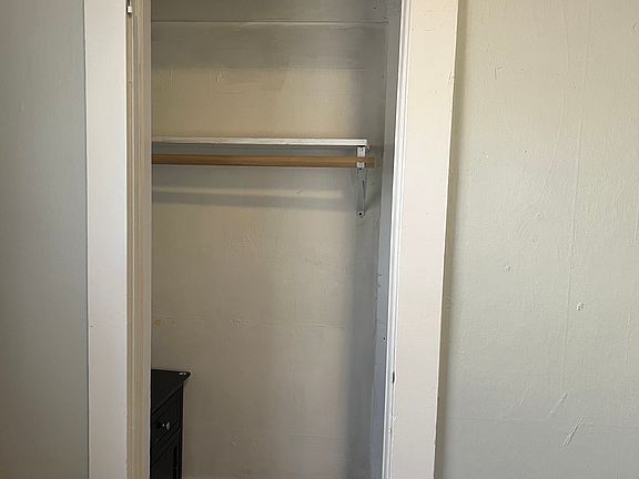 4th image of 4049 7th Ave NE #6