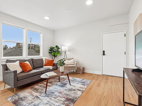 3rd image of 4381 NE Prescott St #204