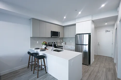 5777 177b St Photo 1