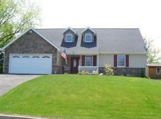 2700 Magnolia St, Endwell, NY 13760