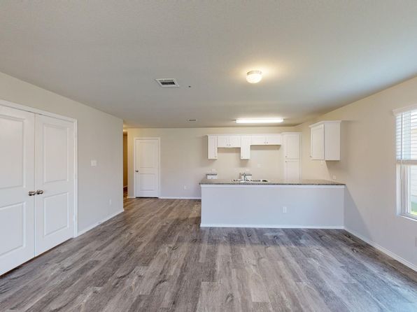 313 Cordova Xing, Seguin, TX 78155