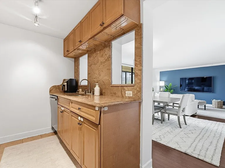 300 Winston Dr #L5 — Photo 15