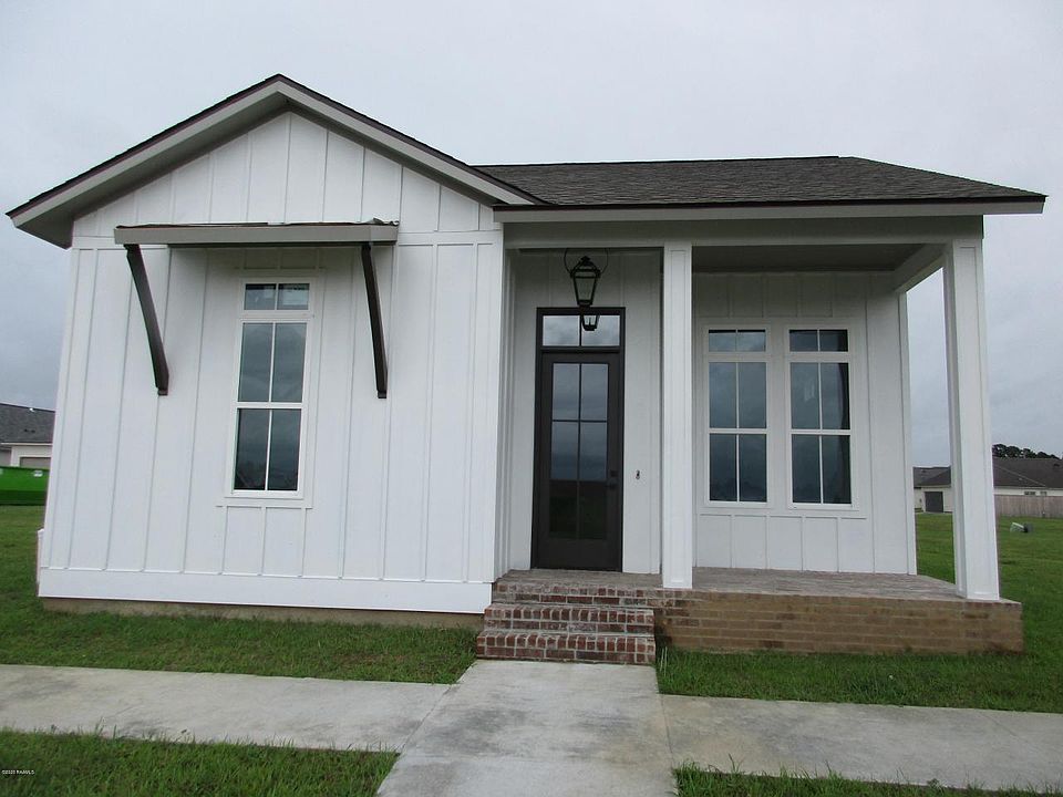 1st image of 211 Lake Crest Ln