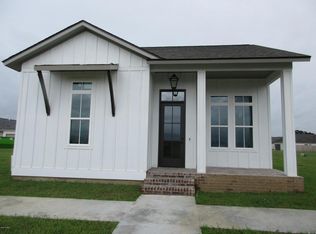 211 Lake Crest Ln, Youngsville, LA 70592