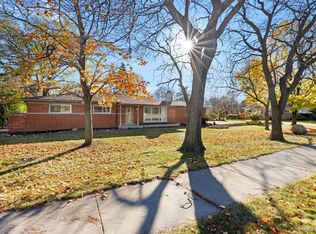 130 E Square Lake Rd, Bloomfield Hills, MI 48304