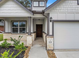 221 Inwood Dr, West Columbia, TX 77486