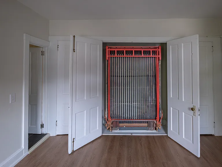 223 N Mulberry St — Photo 8