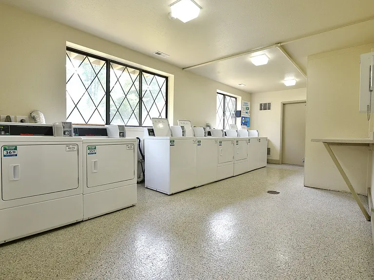 Huntington Place Apartments — Photo 21