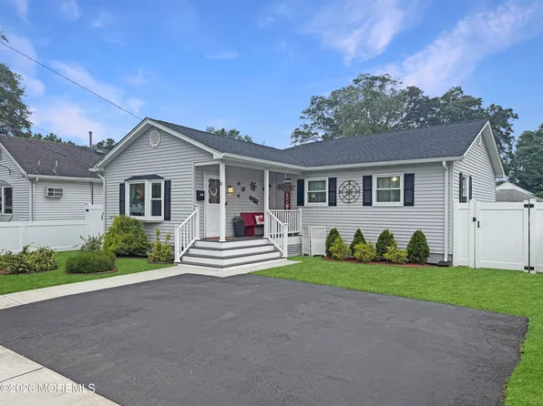 31 Briarwood Avenue, Keansburg, NJ 07734