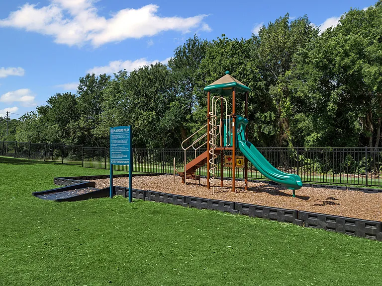 Benton Pointe — Photo 17