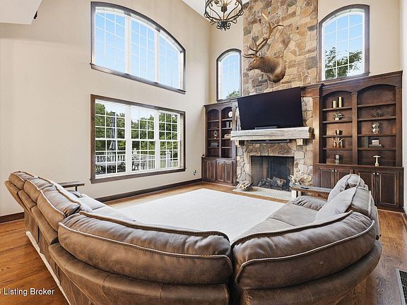 5th image of 7901 Dobson Ln