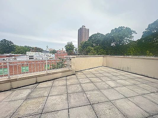 4th image of 8330 Kew Gardens Rd #4P