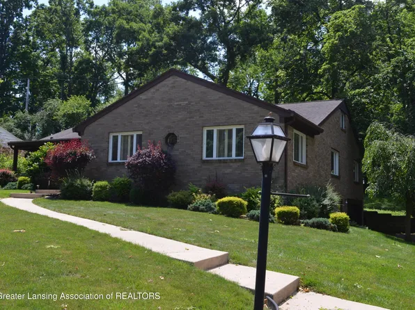 408 Whitehills Dr, East Lansing, MI 48823