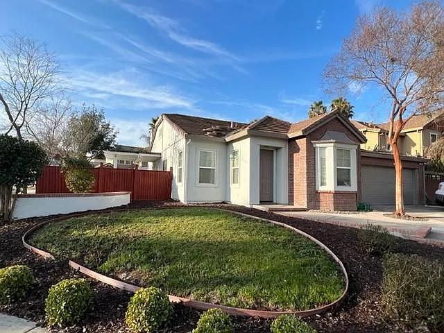 2818 Jackson Ave photo 1
