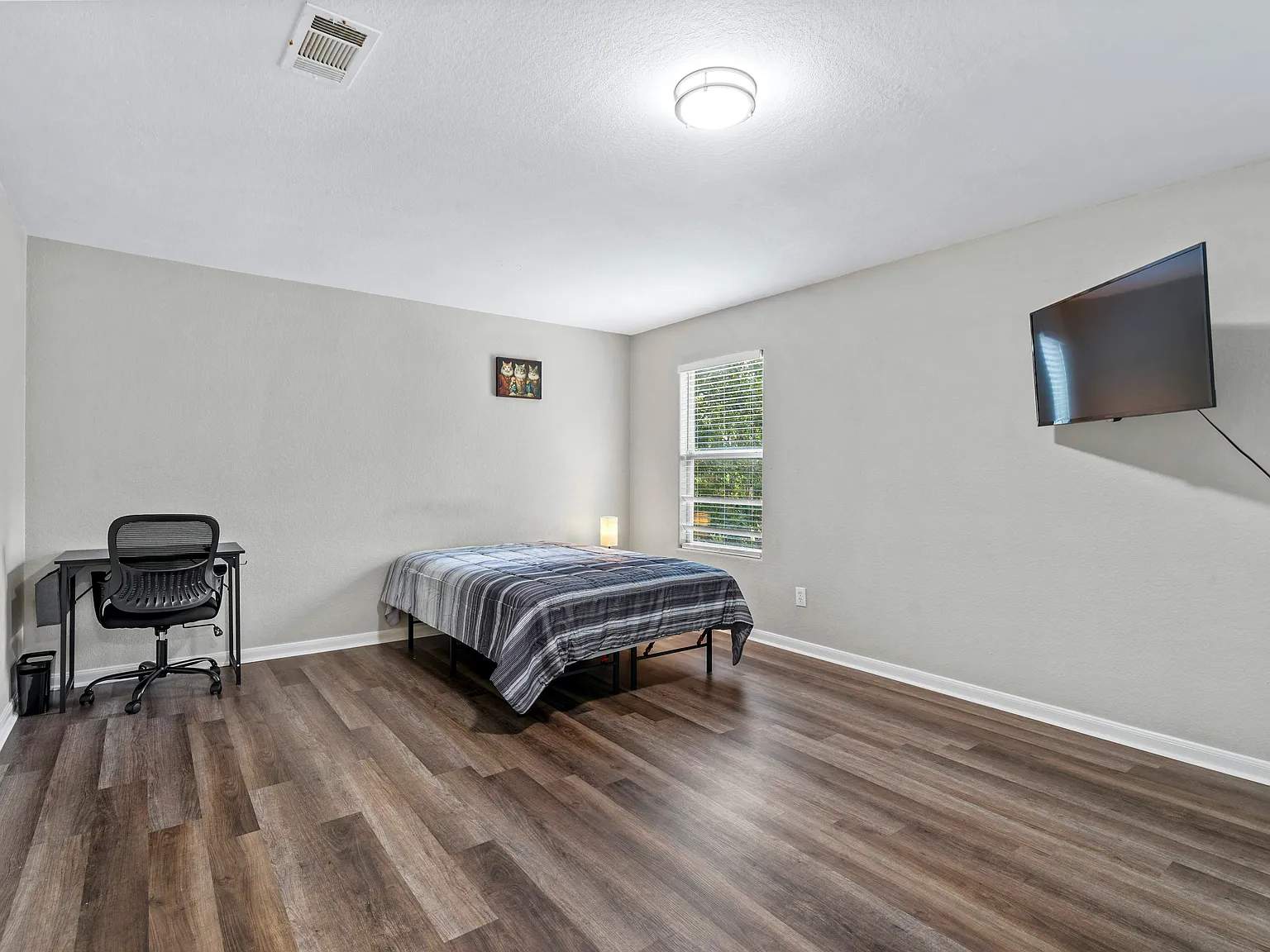 4 bed, 3.5 bath, 2645 sqft, $1,066 — Photo 1