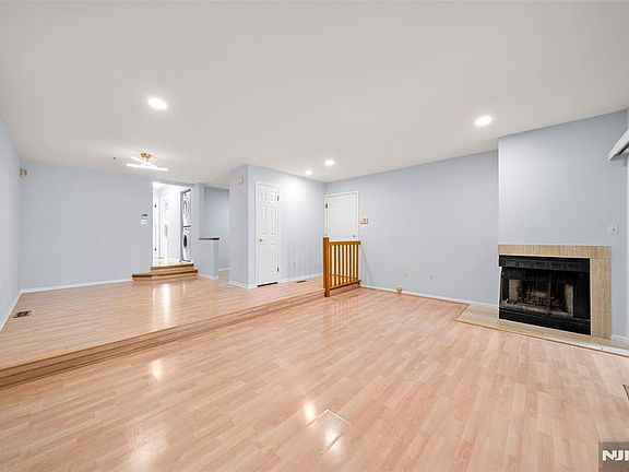 3rd image of 531 Windsor Dr