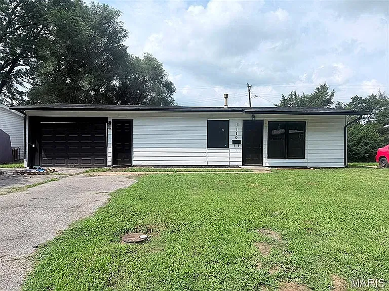 4 bed, 1350 sqft, $1,900 — Photo 1