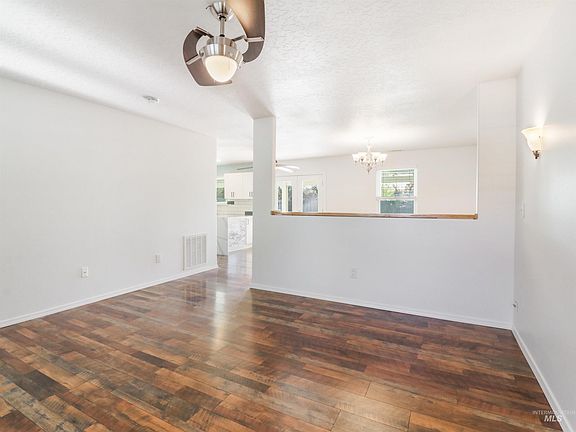 3rd image of 7093 S Acacia Ave