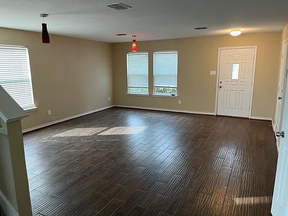 3rd image of 2435 Castle Pines Dr