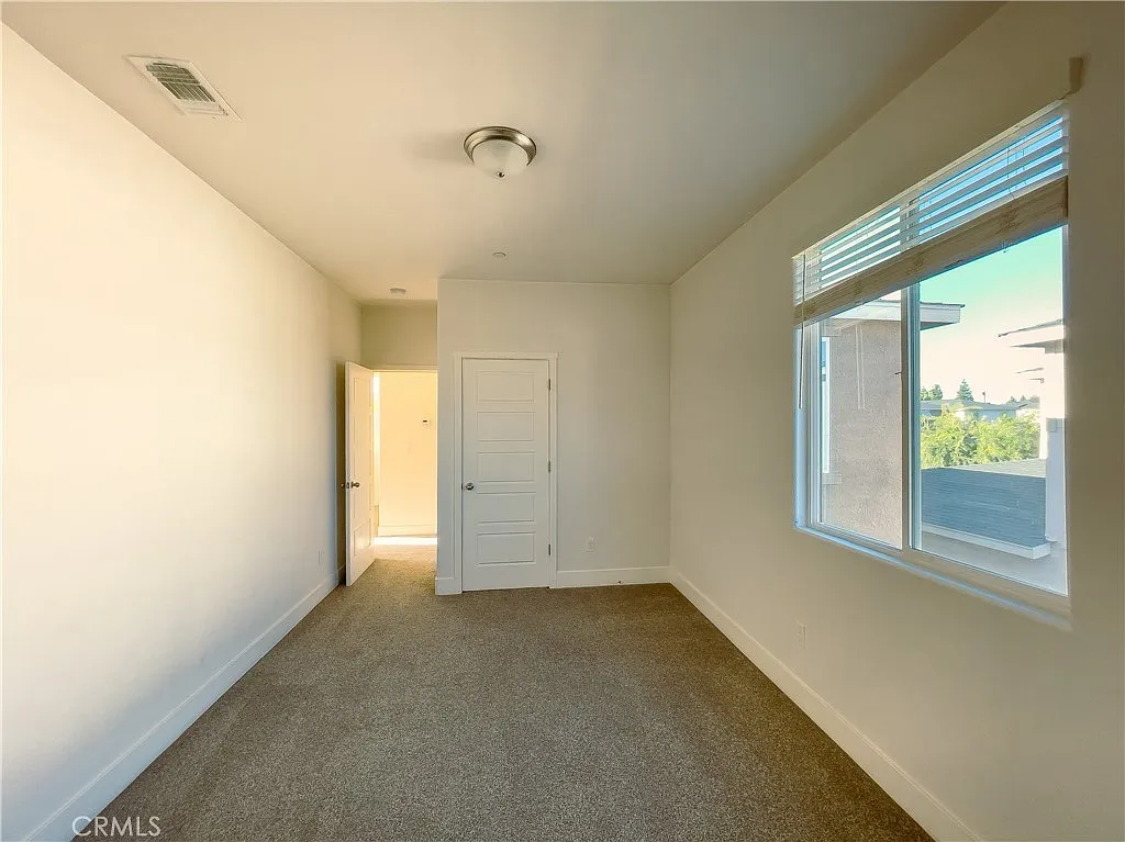 4 bed, 2502 sqft, $650 — Photo 2