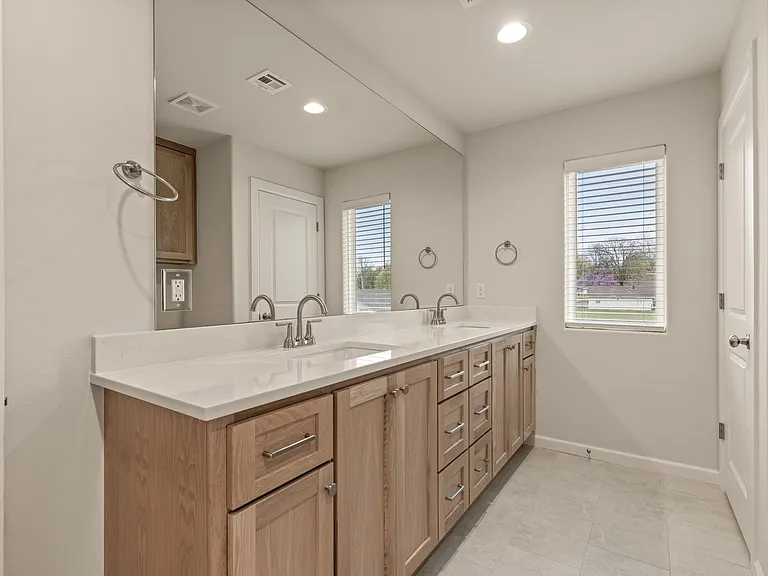 624 N Cedar Ave — Photo 30