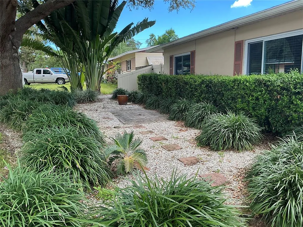 4 bed, 3.0 bath, 2118 sqft, $3,400 — Photo 4