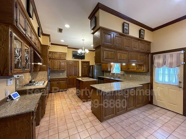 1022 Wooddale Blvd — Photo 4