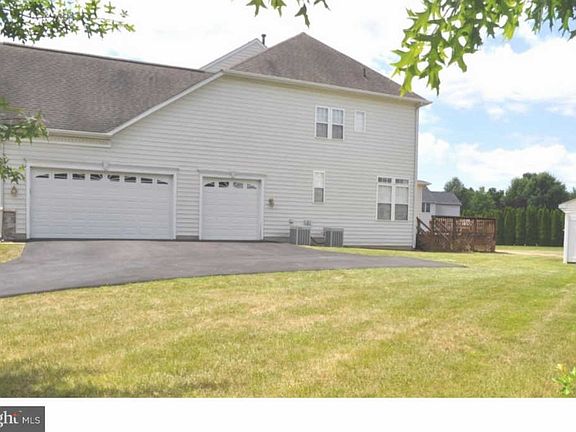 3rd image of 93 Willow Grove Mill Dr