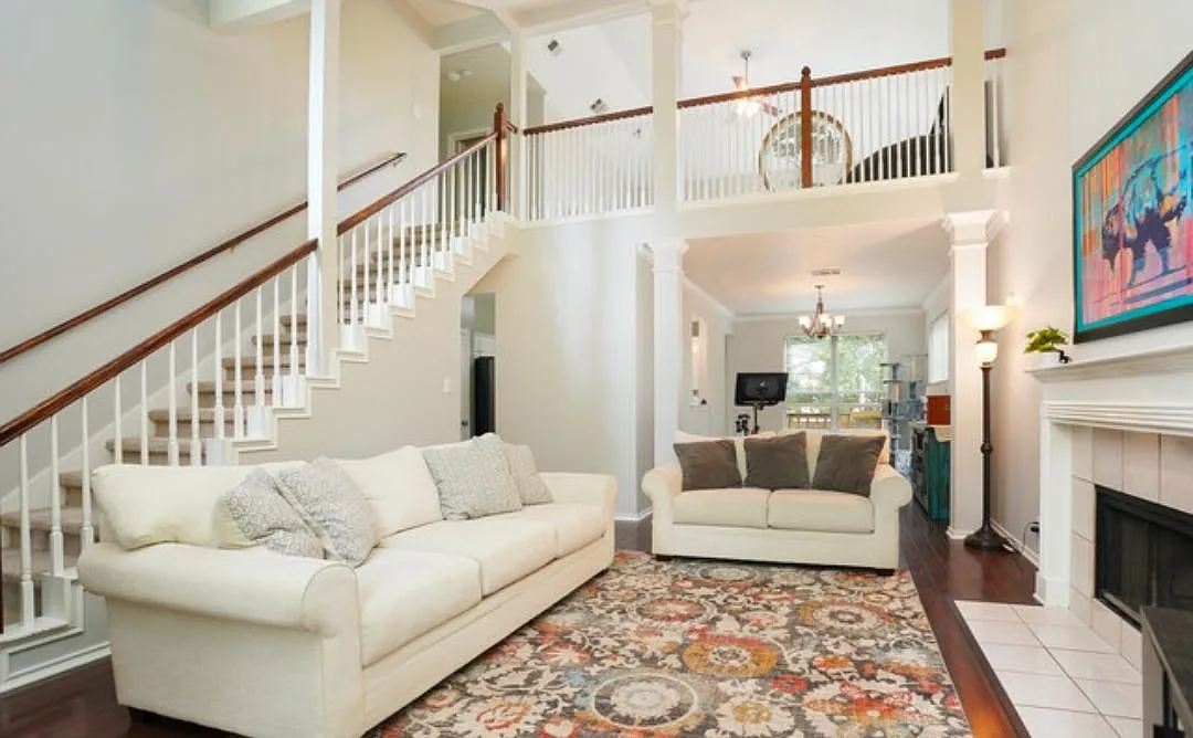 4 bed, 2812 sqft, $2,300 — Photo 3