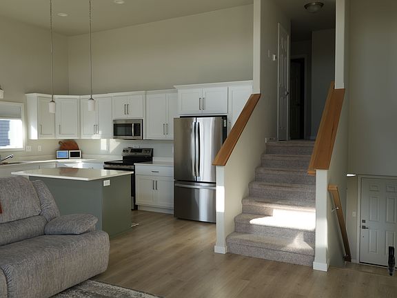 4th image of 2575 Fulton Loop S