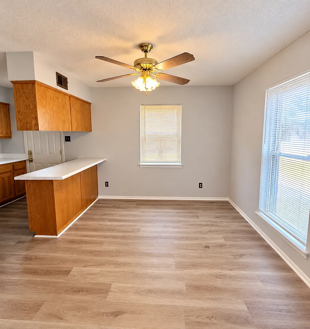 2 bed, 1.5 bath, 1000 sqft, $995 — Photo 3